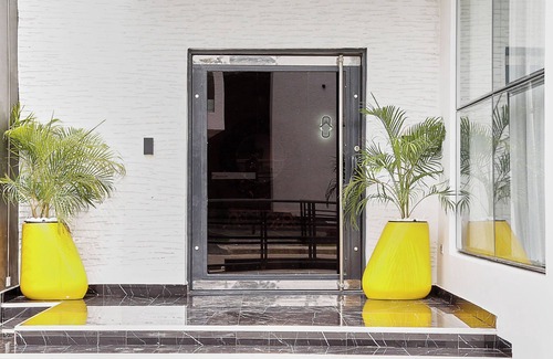 Ofin House | Luxury Mansion Shortlet w/cinema & game room