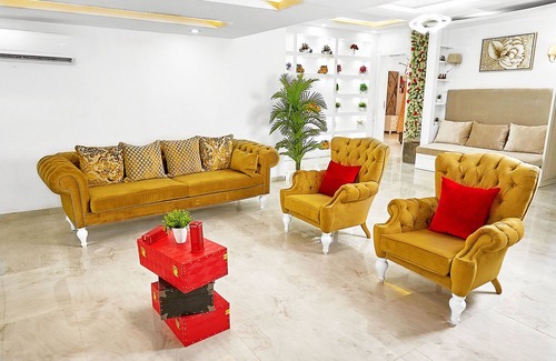 Ofin House | Luxury Mansion Shortlet w/cinema & game room