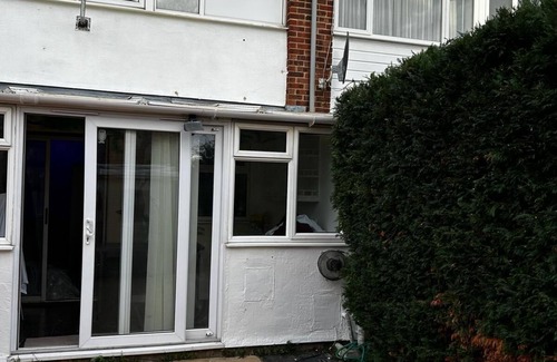 Eastbrook House | Luxury Mansion – Spacious & PrivatenMinutes from Elm Park & Hornchurch stations