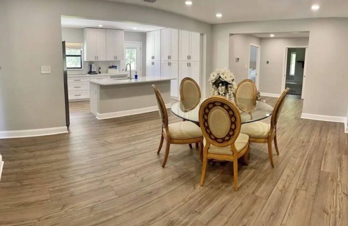Northside House | Luxury Mansion w/Putting Green and Lavish Pool
