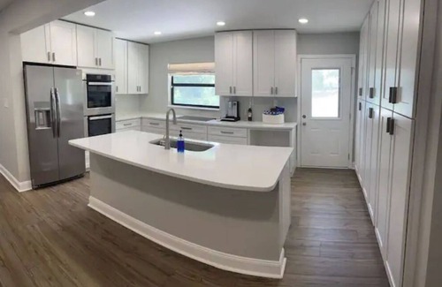 Northside House | Luxury Mansion w/Putting Green and Lavish Pool