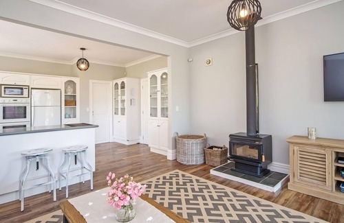 Martinborough House | Luxury Martinborough Retreat – Pool, Spa & Games Room