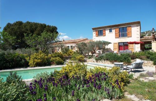 Mouries Villa | luxury mas with private infinity pool in the heart of the alpilles, 10 persons