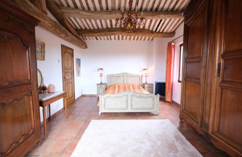 Mouries Villa | luxury mas with private infinity pool in the heart of the alpilles, 10 persons