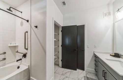 Braden River Apartment | Luxury meets comfort with over 60 on-site amenities!
