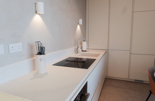 Bouvet Island Apartment | Luxury Mercury Towers 27F Skyline Rooftop & Indoor Pool Parking