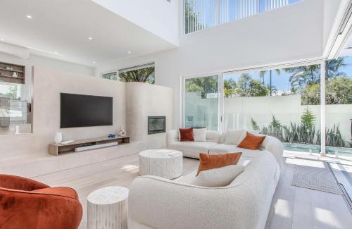 Mermaid Waters House | Luxury Mermaid Waters Holiday Home
