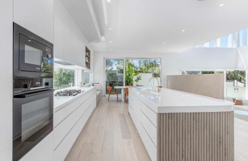 Mermaid Waters House | Luxury Mermaid Waters Holiday Home