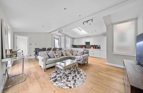 Shepherd's Bush House | Luxury Mews House in Great Location
