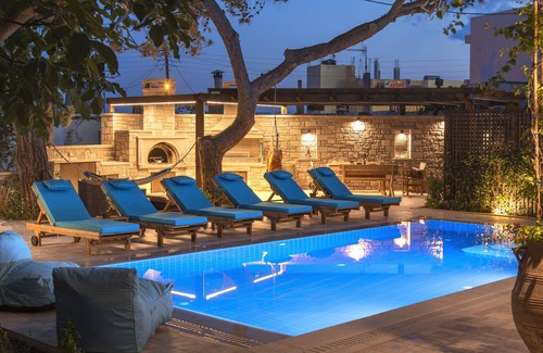 Koutsouras Villa | Luxury mezonette with private infinity pool next to beach