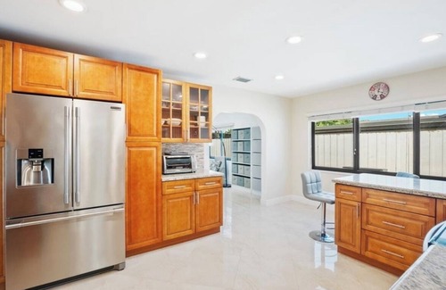 Palmetto Estates House | Luxury Miami home heated pool & hot tub