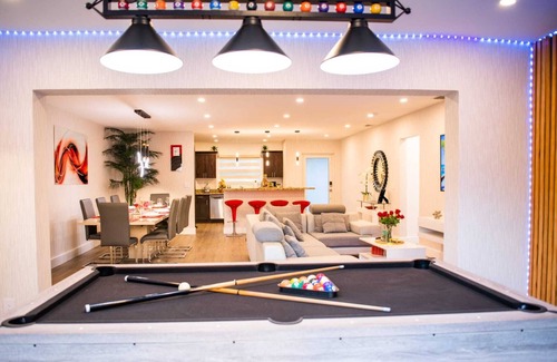Ives Estates Villa | Luxury Miami Villa/Beach/9Bds/Heated POOL/BBQ/Firepit/Games/Golf