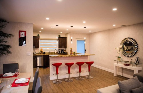 Ives Estates Villa | Luxury Miami Villa/Beach/9Bds/Heated POOL/BBQ/Firepit/Games/Golf