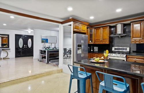 North Miami Beach House | Luxury Miami Villa: Heated Pool Near Aventura Mall
