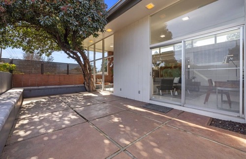 Turlock House | Luxury Mid-Century Oasis, Pool, Spa, & Outdoor Living in Prime Turlock