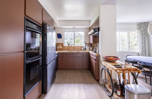 Rossmoyne House | Luxury Midcentury Home with Stunning Views, Amazing Amenities