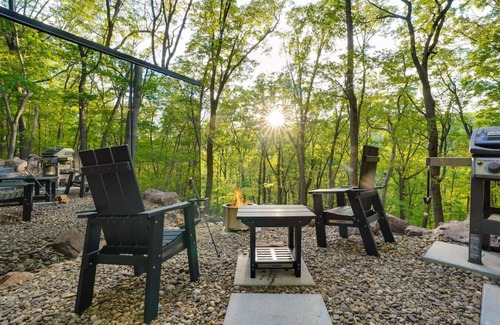 Mercersburg House | Luxury Mirror Cabin ~ Sauna/Hot Tub/Mountain Views