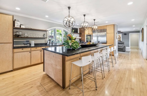 Eastern Honolulu House | Luxury Moana Lani: Oceanfront Home w/Private Pool & Jacuzzi, Walk to the Beach