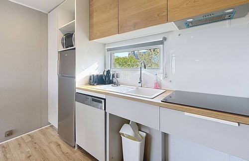 Jullouville-les-Pins House | Luxury Mobile Home: 2 Bedrooms, 2 Bathrooms, Heated Pool, 200m from Beach, Parking Included