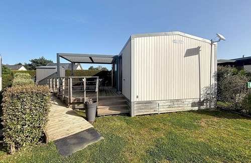 Jullouville-les-Pins House | Luxury Mobile Home: 2 Bedrooms, 2 Bathrooms, Heated Pool, 200m from Beach, Parking Included