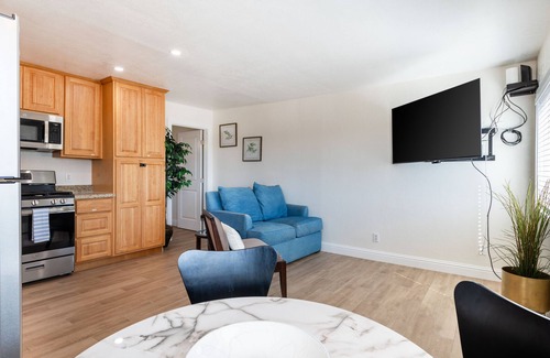 Vallejo Cottage | Luxury Modern 1 bedroom Cottage Near Napa Valley
