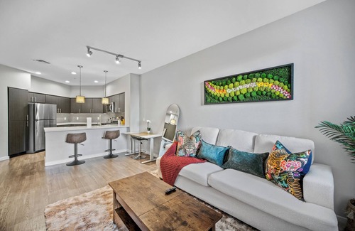 Redwood City Condo | Luxury/Modern 1B1B Condo in Menlo Park with Free Parking, 24-hour Gym, Pool