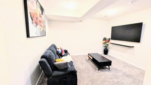 Airdrie Apartment | Luxury Modern 2-Bedroom Suite