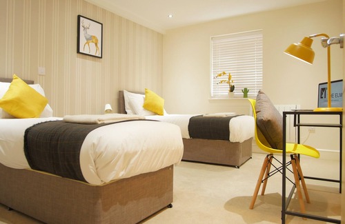 Camberley Apartment | Luxury Modern Apartment, Contractors, families, businesses Upto 5 Guest