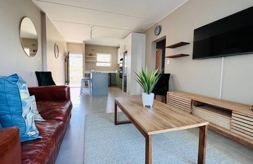 Langebaan Apartment | Luxury Modern Apartment - 5 min from the beach and the Mykonos Casino and resort