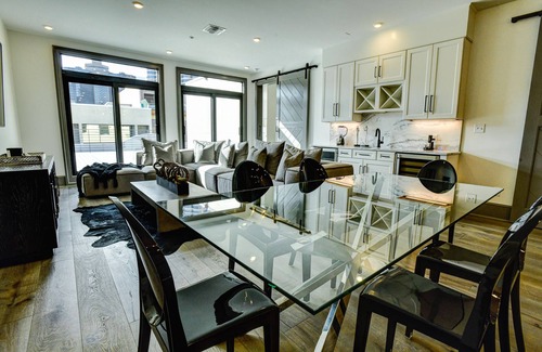 Central Business District Hotel | Luxury Modern Condo: Steps from French Quarter, Superdome, and CBD Nightlife