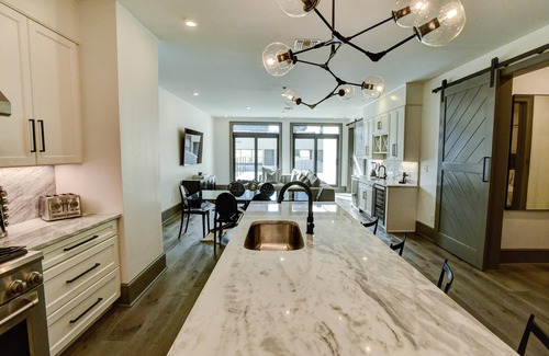 Central Business District Hotel | Luxury Modern Condo: Steps from French Quarter, Superdome, and CBD Nightlife