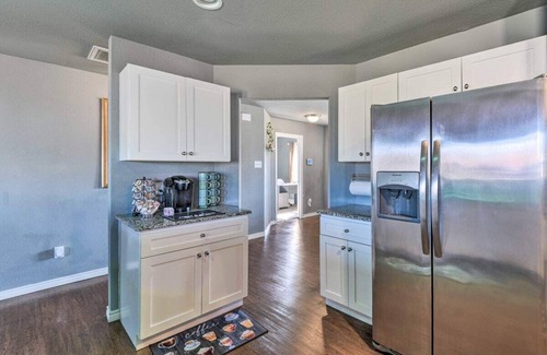 Lancaster House | Luxury Modern Home w/Coffee bar and more. Sleeps 8 guests!