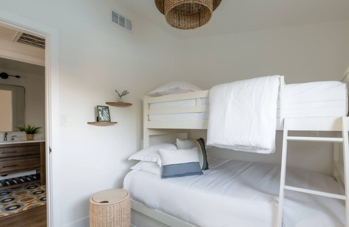 Serra Mesa House | Luxury Modern Home w/ Pool & Spa! Great Location!