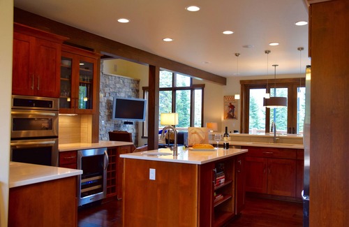 Quandary Village House | Luxury Modern House with Beautiful Mountain Views
