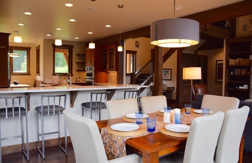 Quandary Village House | Luxury Modern House with Beautiful Mountain Views