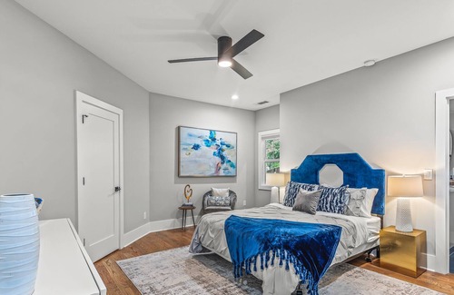 Cumming House | Luxury Modern Lake House with Deep Water Dock & Amazing View, South End of Lake