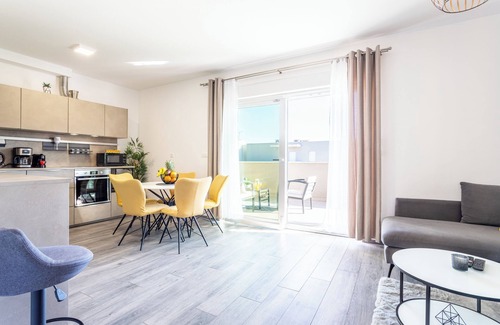 Mejasi House | Luxury modern penthouse w. jacuzzi & huge terrace