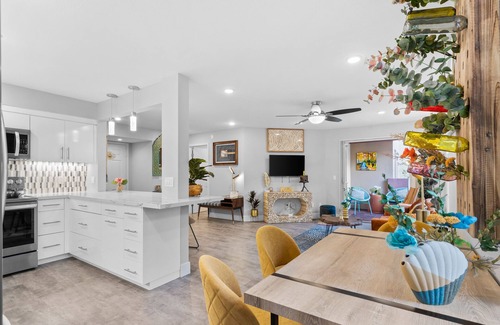 Hillcrest Condo | Luxury modern resort apt pool-spa in the heart of Sunny San Diego. 🏳️‍🌈 friendly