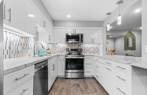 Hillcrest Condo | Luxury modern resort apt pool-spa in the heart of Sunny San Diego. 🏳️‍🌈 friendly