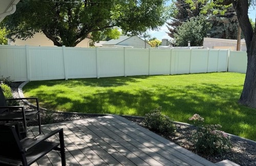 Burley House | Luxury Modern Space A 2-bedroom townhome in Burley with all the amenities.