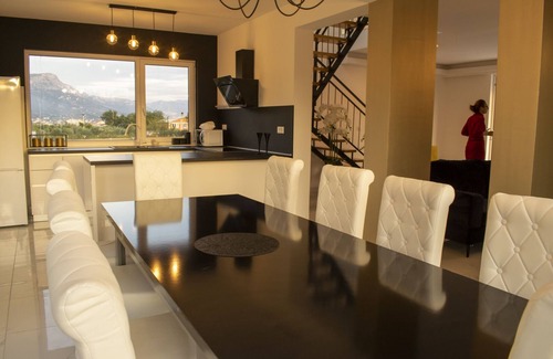 Rudine House | Luxury modern villa Quenn Helen