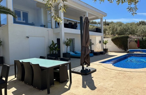 Vinuela Villa | Luxury modern villa with fantastic views/private pool/outdoor kitchen