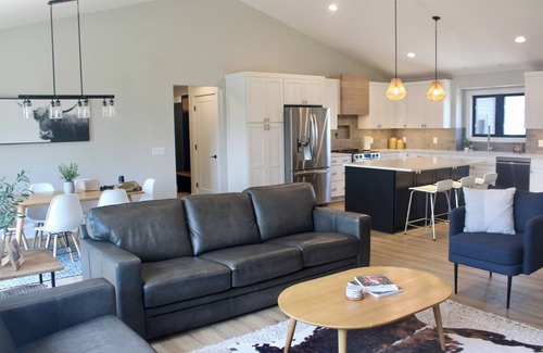 Hudsonville House | Luxury Monthly Furnished Home