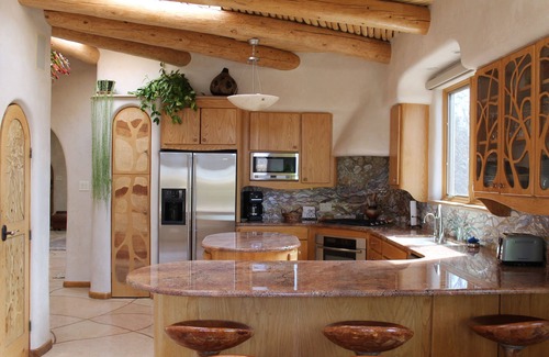 South Capitol House | Luxury Mosaic Masterpiece: Santa Fe Hobbit House centrally located to SF Plaza.