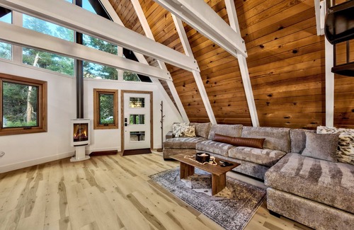 Christmas Valley Cabin | Luxury Mountain A-frame Escape LX04