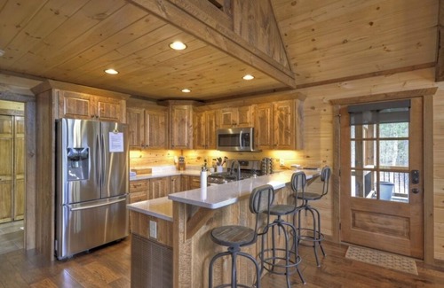 Aska Cabin | Luxury Mountain Cabin with Amazing Views and Hot Tub (Dog Friendly)