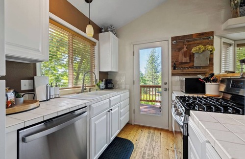 Tuolumne Cabin | Luxury Mountain Cabin with Wellness Retreat Upgrades Near Yosemite