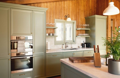 Whispering Forest Ski Chalet | Luxury Mountain Chalet in Big Bear with views!