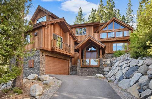 Lake Forest House | Luxury Mountain Chalet Deck w BBQ & Lake Views