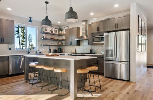 Philipsburg House | Luxury Mountain Escape W Panoramic Forest Views!
